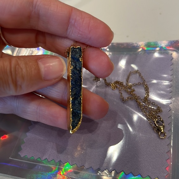 Lapis Lazuli Blue crystal outlined with gold leaf and gold filled chain hardware - Picture 3 of 6